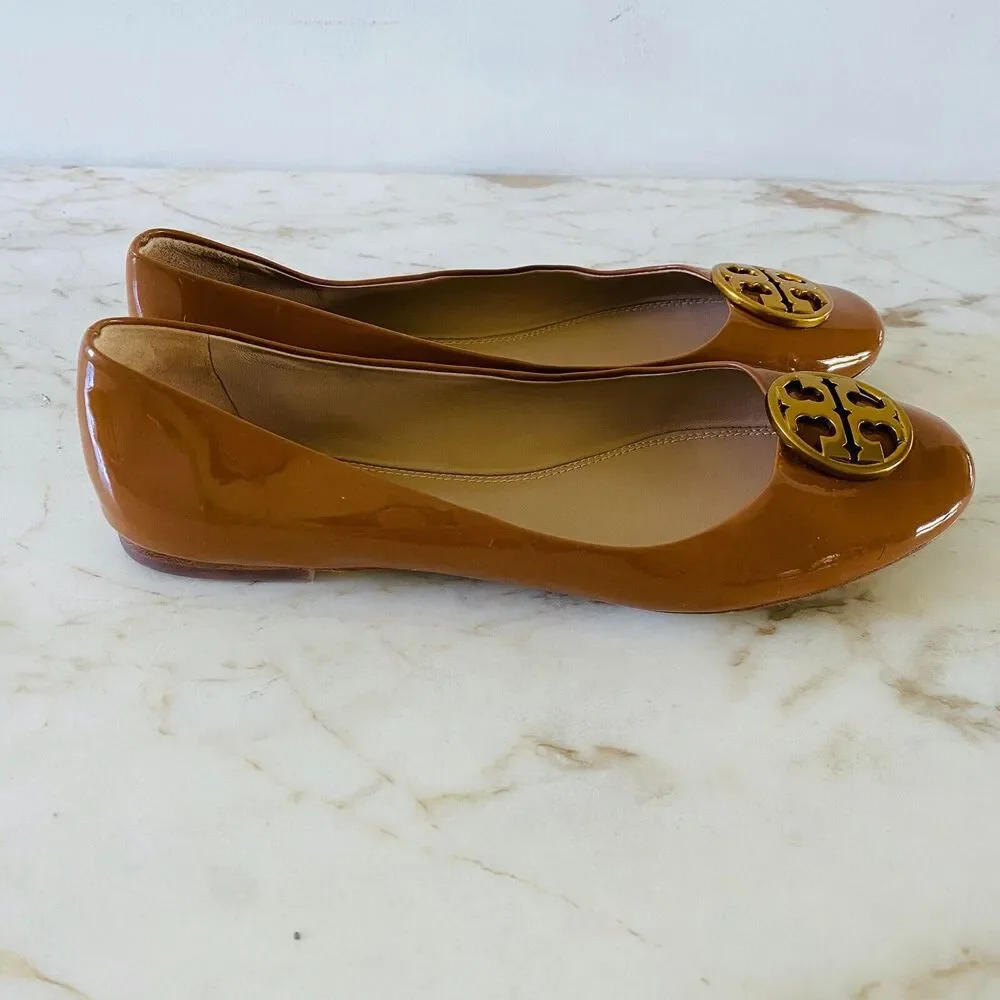 TORY BURCH Brown Patent Leather Ballerina Flats Gold Logo - US 7.5